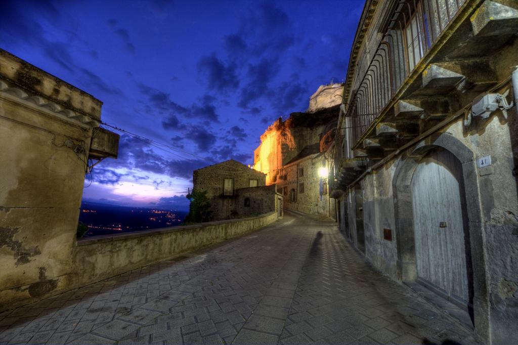 Animosa Suites Castiglione De Sicilia Exteriör bild
