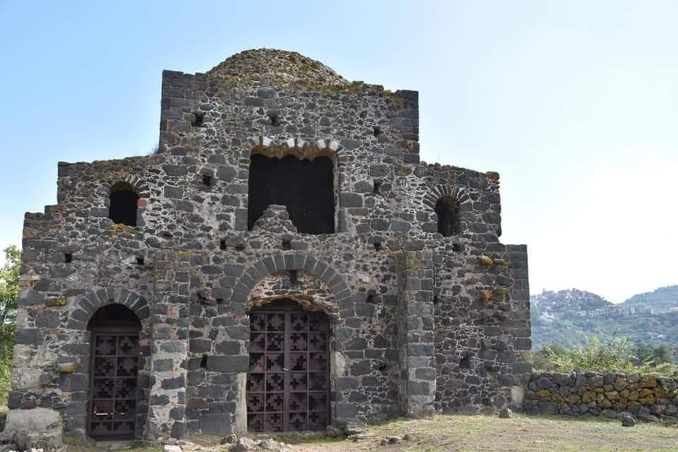 Animosa Suites Castiglione De Sicilia Exteriör bild